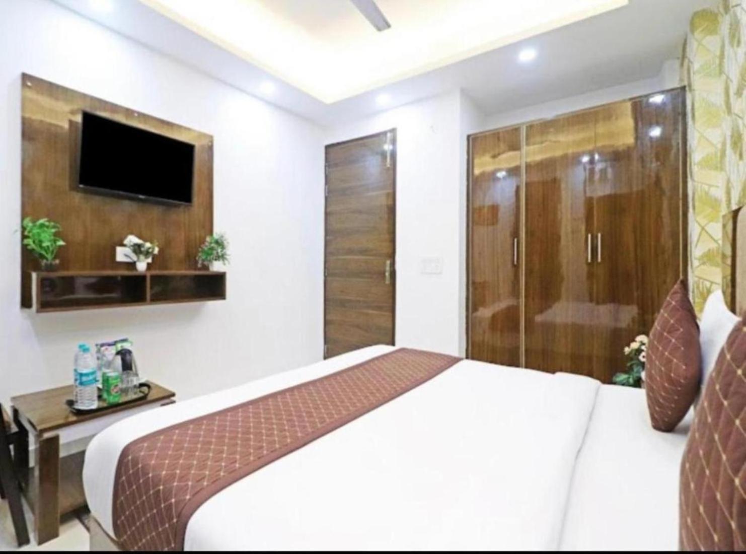 Hotel Vijaydeep Place Near Delhi Airport Нью-Делі Екстер'єр фото